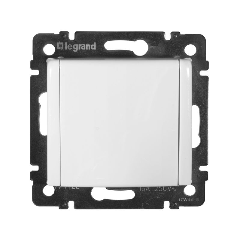 Розетка 1-м СП Valena 16А IP21 2P+E с заземл. защ. шторки с крышкой винты механизм бел. IEK 774422