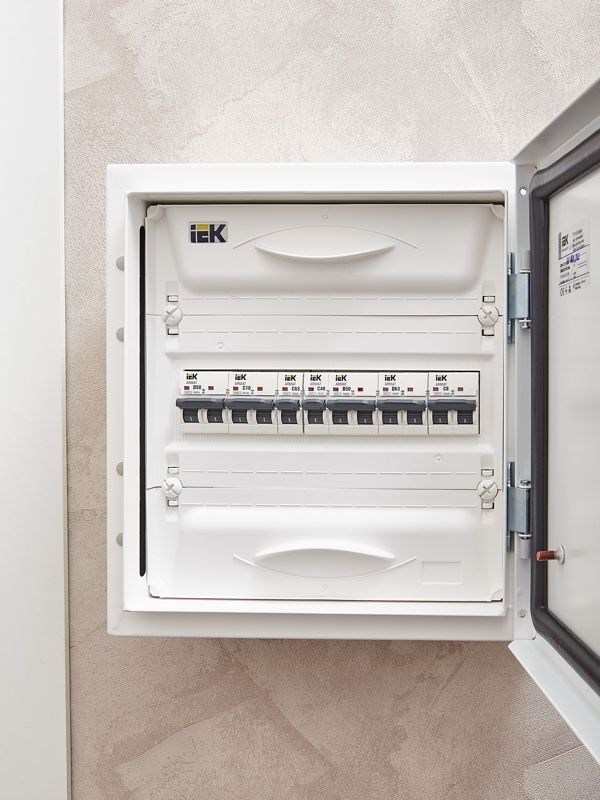 Выключатель автоматический модульный 1п C 40А M06N ARMAT IEK AR-M06N-1-C040