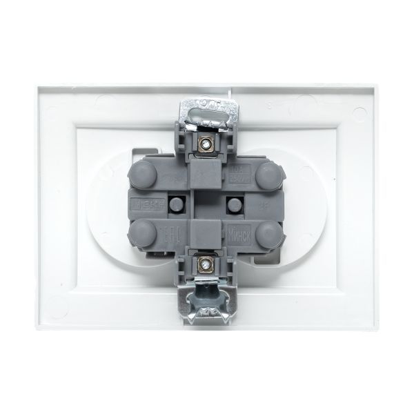 Розетка 2-м СП Минск 10А IP20 без заземл. защ. шторки бел. Basic EKF ERR10-102-100