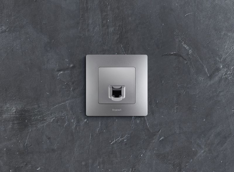 Розетка компьютерная 1-м СП Etika RJ45 кат.5E UTP механизм алюм. IEK 672441