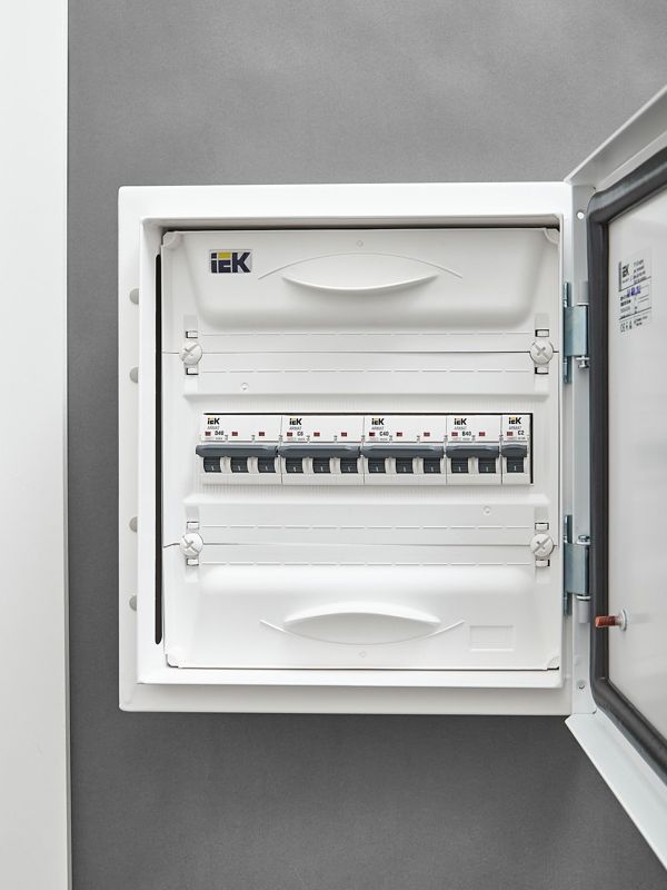 Выключатель автоматический модульный 3п C 40А M06N ARMAT IEK AR-M06N-3-C040